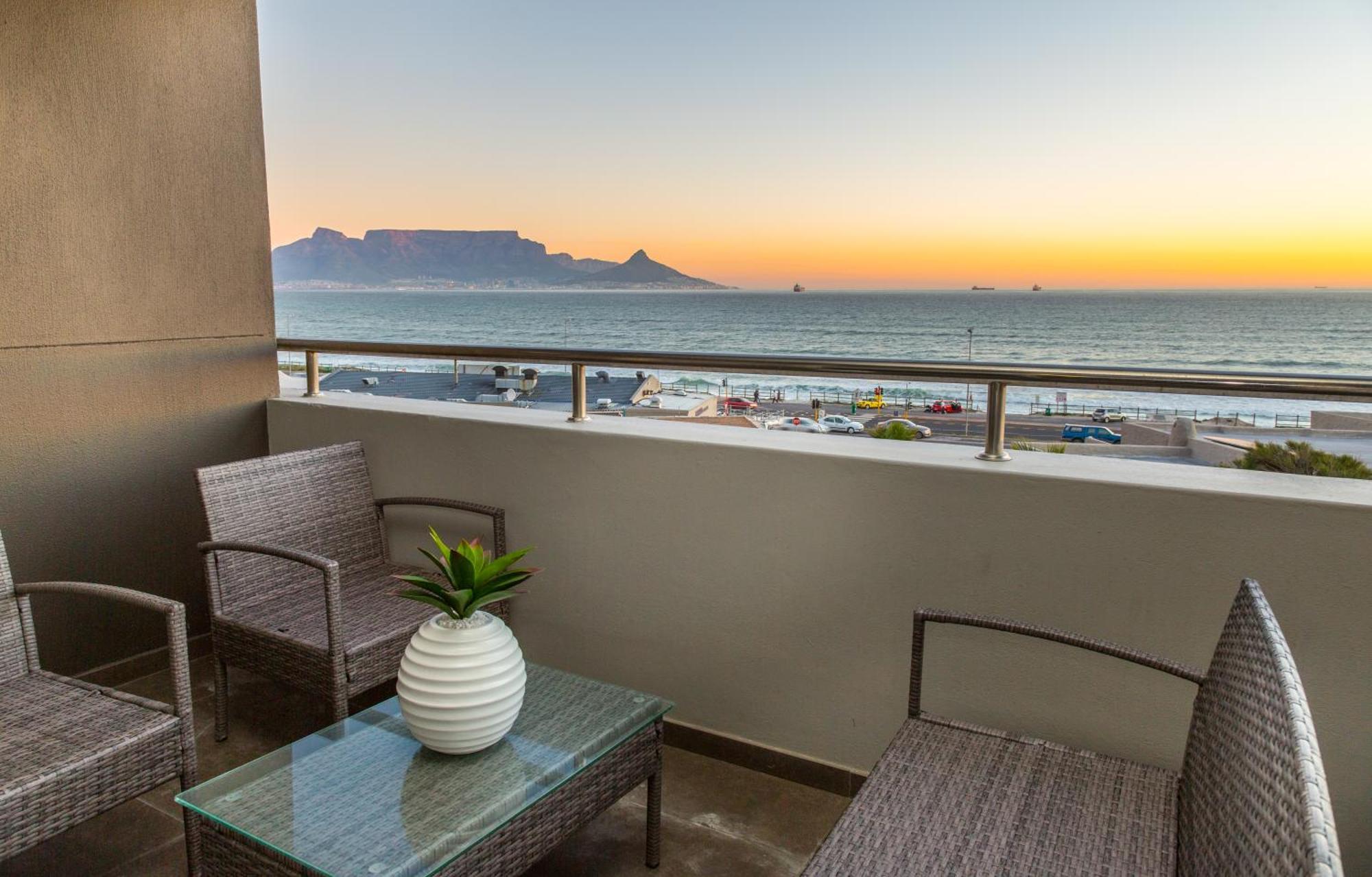 Modern Beachfront With Ocean Views - Infinity G9, Blouberg, Cape Town โบลแบร์กสตรานด์ ภายนอก รูปภาพ