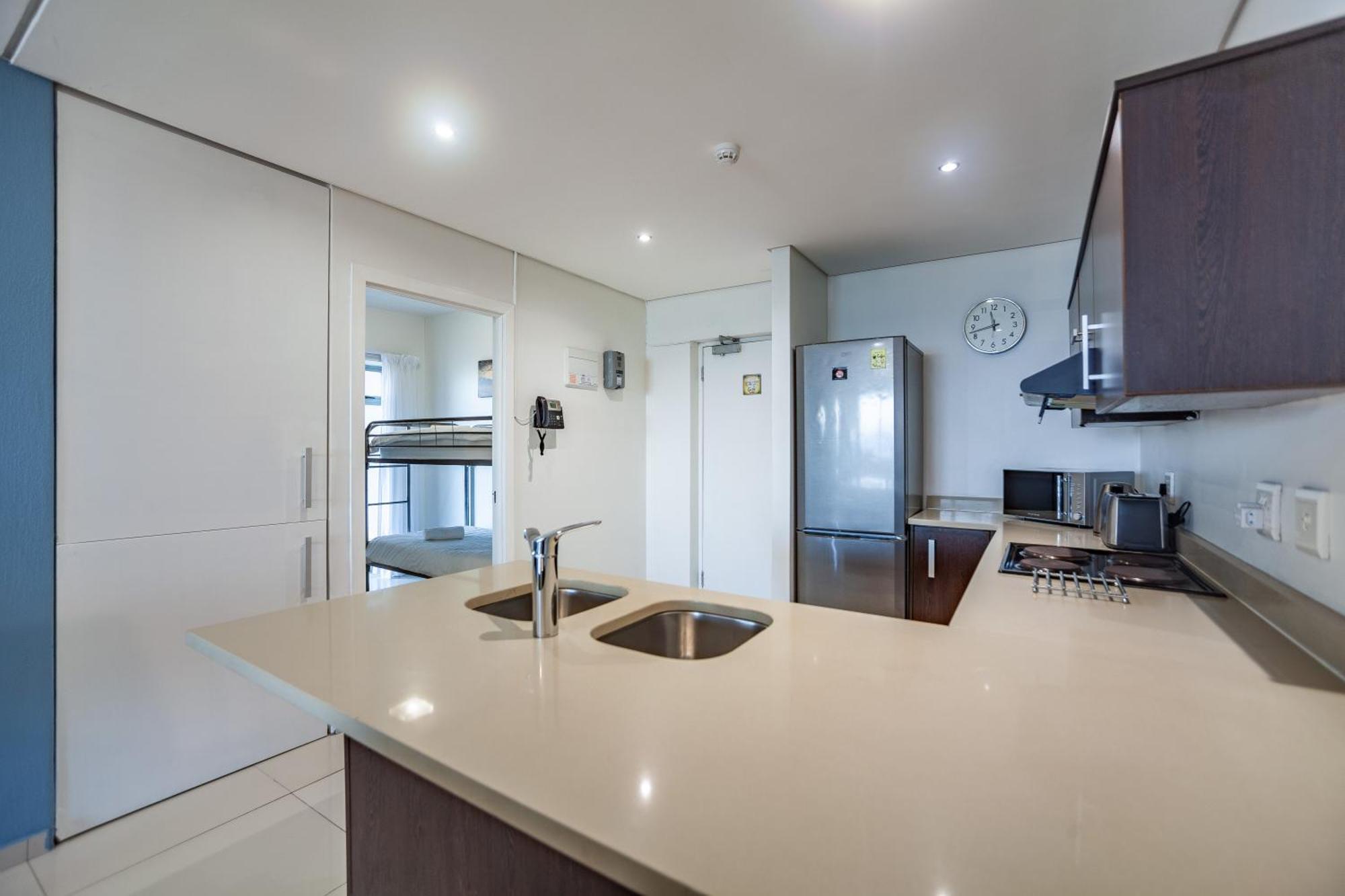 Modern Beachfront With Ocean Views - Infinity G9, Blouberg, Cape Town โบลแบร์กสตรานด์ ภายนอก รูปภาพ