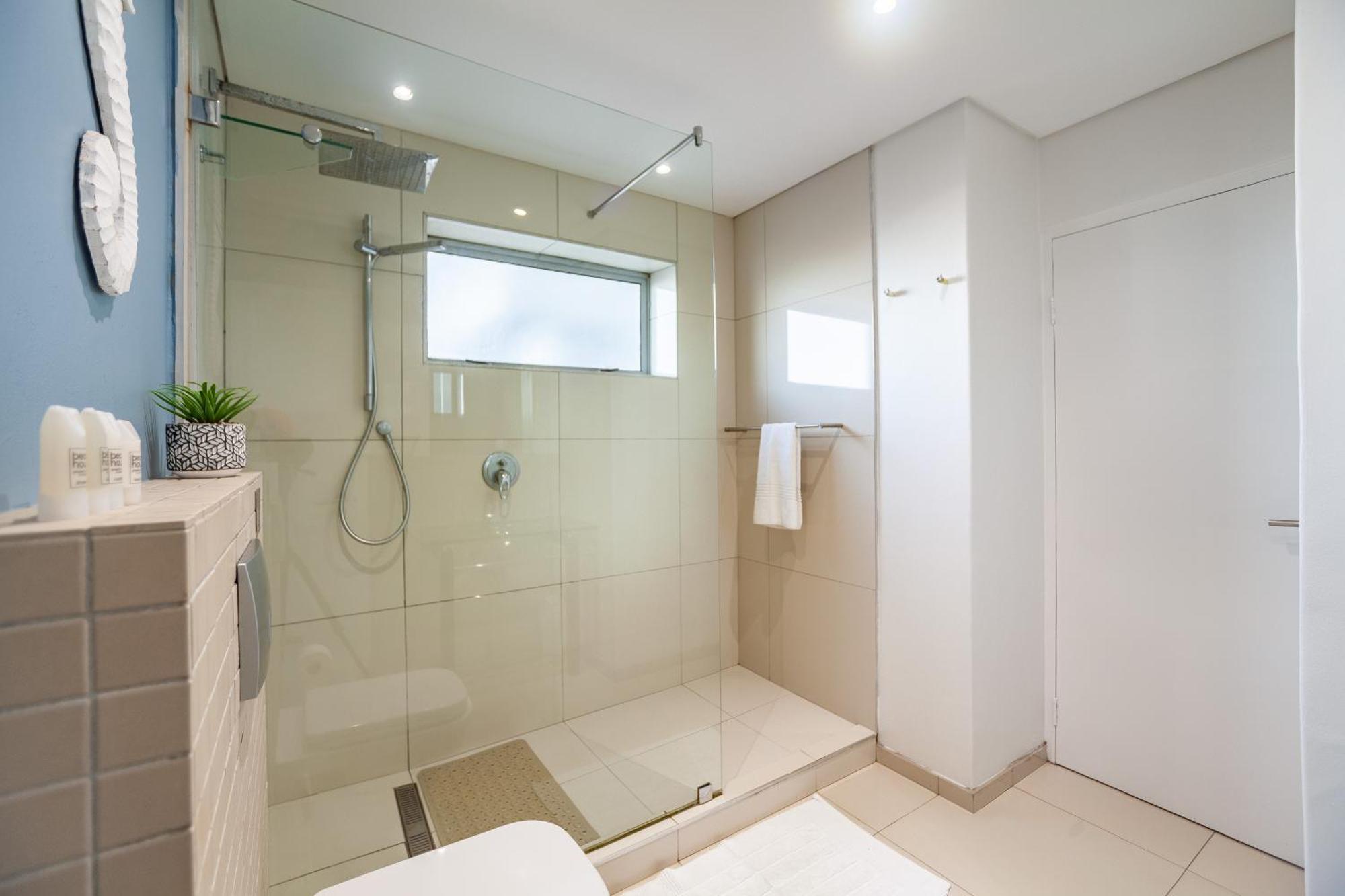 Modern Beachfront With Ocean Views - Infinity G9, Blouberg, Cape Town โบลแบร์กสตรานด์ ภายนอก รูปภาพ