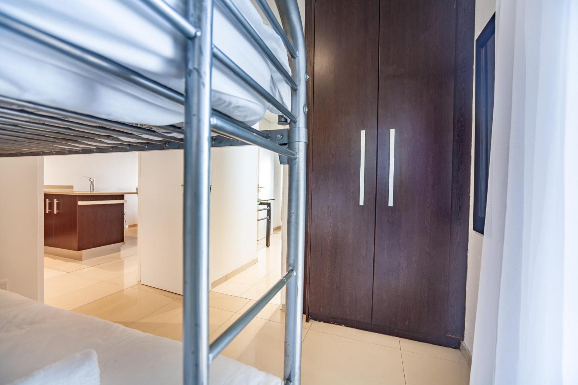 Modern Beachfront With Ocean Views - Infinity G9, Blouberg, Cape Town โบลแบร์กสตรานด์ ภายนอก รูปภาพ